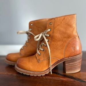 FRYE: Sabrina Boots Size 7 1/2